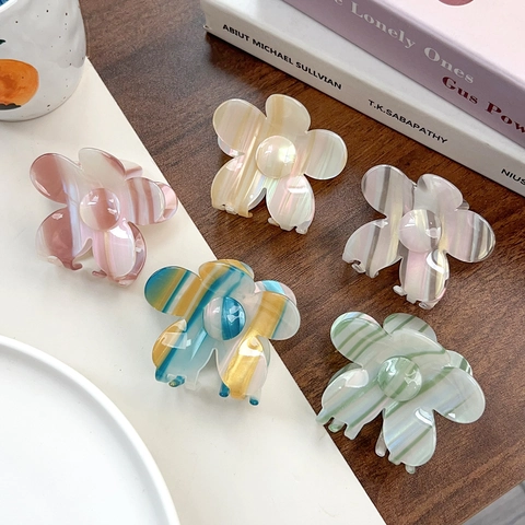 Cute Flower Hair Claw Clip For Women PVC Striped Handmade Acetate Look Shark Clip Fashion Gradient Color Hair Accessories