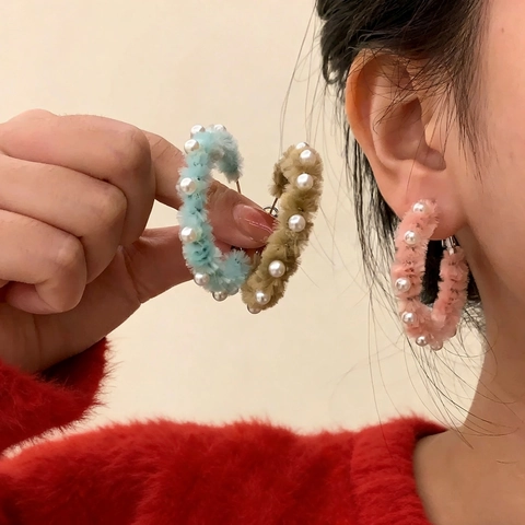 Süße Plüsch Künstliche Perlen Creolen Warme Herbst Winter Legierung Künstliche Perle Runde Ohrringe Für Damen Mode Accessoires