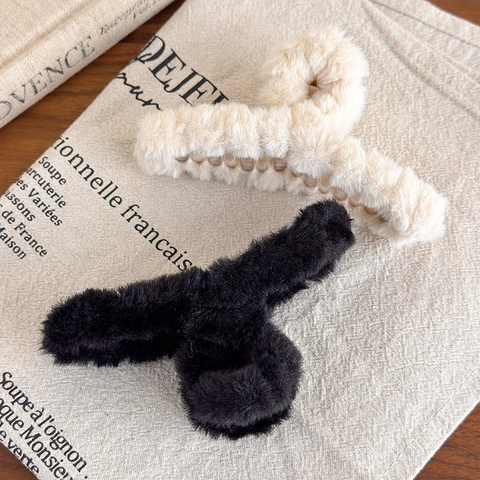 Large Plush Hair Claw Clip Soft Faux Fur Shark Clip For Women Thick Hair Winter Autumn French Style Hair Accessories