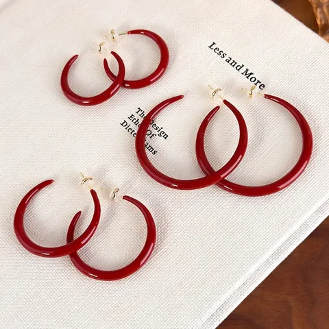 Elegante Rote Emaille Eisenlegierung Creolen Minimalistische Geometrische C-Förmige Lackierte Ohrringe Mit Kupferstift Für Damen Schmuck