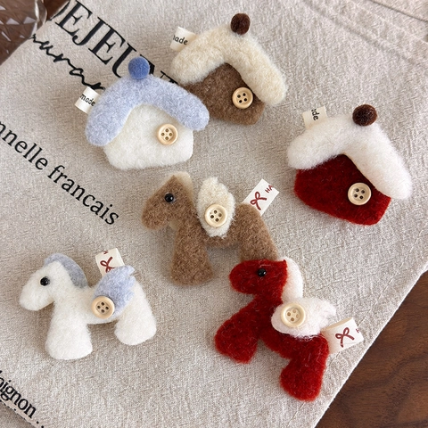 Cute Handmade Plush Horse House Brooch For Women Unique Animal Pin For Sweater Scarf Accessories Year Of Horse Gift