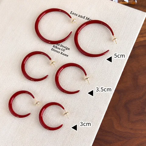Elegante Rote Emaille Eisenlegierung Creolen Minimalistische Geometrische C-Förmige Lackierte Ohrringe Mit Kupferstift Für Damen Schmuck