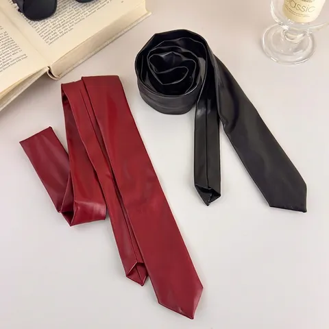 Cravate Vintage Tendance en Cuir PU Couleur Unie Mince pour Hommes Femmes Uniforme Scolaire Bureau Accessoires de Chemise