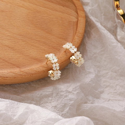 Orecchini a Cerchio a Forma di C Con Fiori di Conchiglia Con Perno in Argento Sterling 925 Orecchini a Bottone Donna