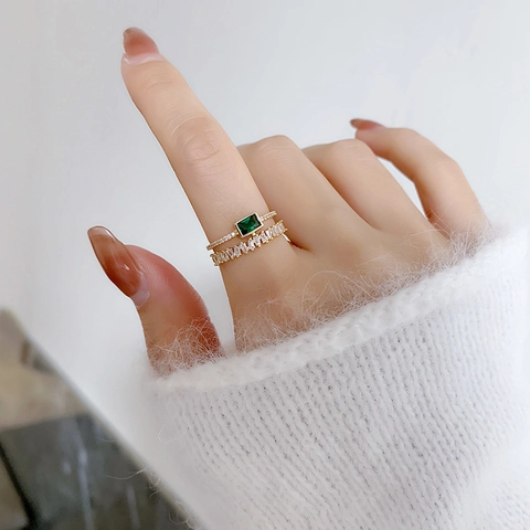 Leichter Luxus Grüner Zirkonia Offener Ring Vergoldetes Kupfer Doppelschichtig Verstellbarer Finger Schmuck Für Damen