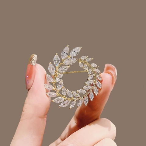 Broche de Guirnalda de Aleación de Oro de Lujo Elegante Alfiler de Hojas de Strass para Traje de Mujer Accesorio de Joyería