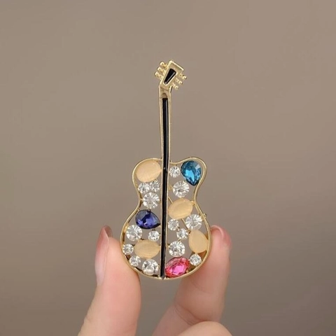 Guitar Shaped Alloy Brooch With Multi Color Rhinestone And Cat's Eye Stone Musical Instrument Pin For Men Women Jewelry