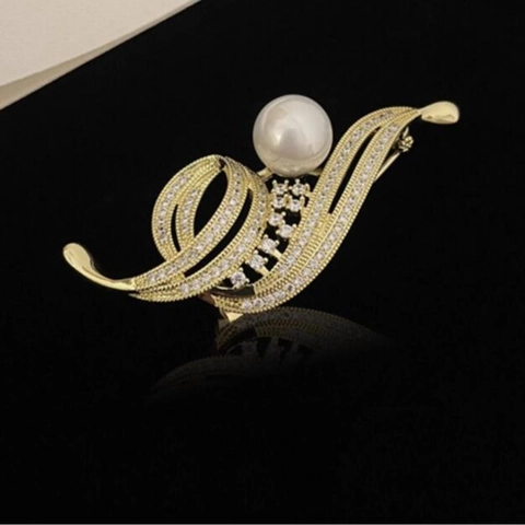 Elegante Legering Kunstparel Strass Broche Lint Vorm Verguld Decoratieve Kleding Speld Voor Vrouwen Bruiloft Feest Banket Sieraden