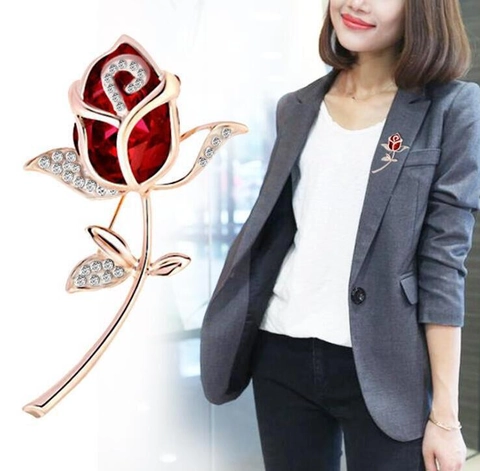 Broche de Flor de Rosa Roja Vintage para Mujer Elegante Alfiler Floral de Aleación con Diamantes de Imitación para Suéter Cárdigan Banquete Joyería Regalo