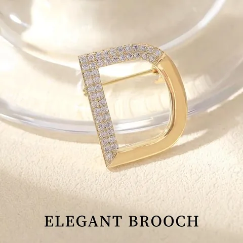 Lussuosa Spilla a Lettera D in Lega Placcata Oro Con Zirconia Bianca Micro Intarsiata Spilla per Revers Eleganti Accessori Moda Donna Gioielli