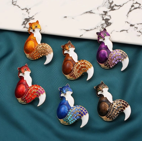 Luxury Alloy Rhinestone Fox Brooch For Women Vintage Enamel Animal Pin Gold Plated Fashion Jewelry Accessories Party Gift