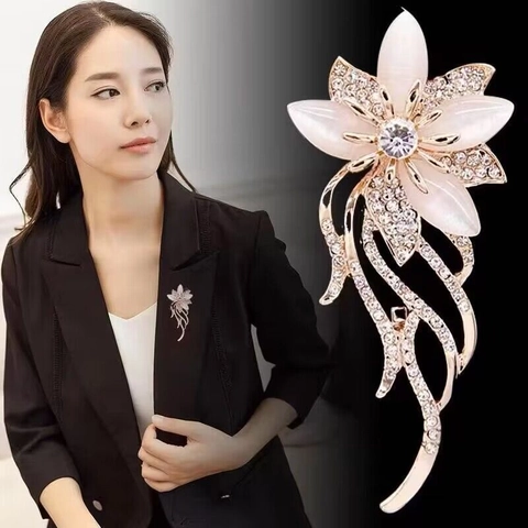 Elegant Alloy Flower Brooch With Rhinestone Accents And Tassel Detail For Women Stylish Suit Lapel Pin Fashion Jewelry
