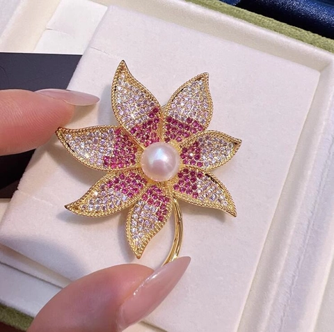 Elegante Legering Ahornblad Bloemen Brosche Met Kunstparel Zirkonia Strass Voor Vrouwen Feest Banket Mode Sieraden