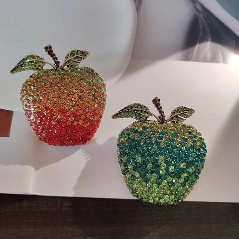 Luxurious Alloy Gradient Rhinestone Apple Brooch Sparkling Fruit Pin Electroplated Christmas Decoration Jewelry For Women