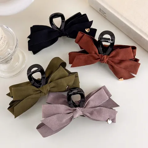 Pince à Cheveux Élégante en Velours avec Nœud et Charme de Cœur Doré Style Coréen Grande Pince à Cheveux pour Femmes