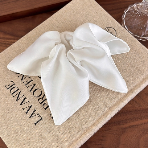 Elegante Parel Witte Satin Scrunchie Grote Vierkante Bloemblaadjes Haar Elastiek Hoge Elasticiteit Polyester Paardenstaart Houder