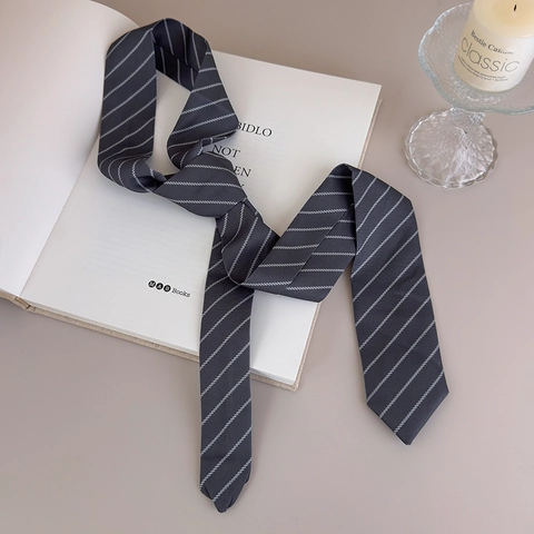 Damen Vintage Britischer Stil Grau Diagonal Gestreifte Krawatte Elegant Polyester Schmale Halsband Zubehör Für Hemd Büro