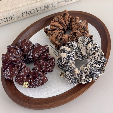 Chouchou Imprimé Cachemire Vintage Avec Pendentif en Métal Doré Style Français Rétro Pour Femmes
