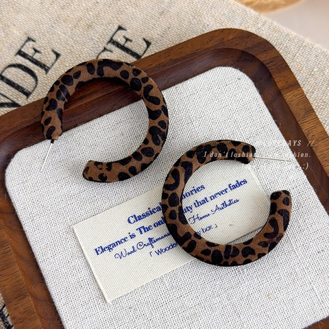 Pendientes de Aro en C con Estampado de Leopardo Flocado Western Vintage de Acrílico y Cobre Pendientes Redondos para Mujer