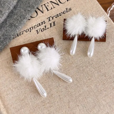 Weiße Kunstpelz Bommel Hängeohrringe Mit Wassertropfen Imitationsperle Französisch Vintage Süß Winter Schmuck Für Damen