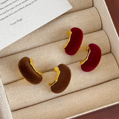 Retro Burgunderrot Samt C-Form Legierung Ohrstecker Für Damen Kaffee Geometrisch Herbst Winter Beflockung Schmuck Zubehör