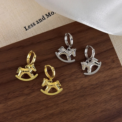 Eleganti Orecchini a Cerchio in Rame a Forma di Cavallo a Dondolo Per Donna Texture Martellata Decorazione in Strass Orecchini Pendenti