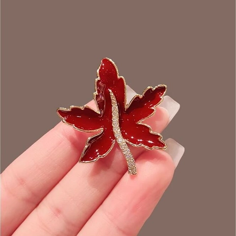 Élégante Broche Feuille d'Érable Rouge en Alliage de Luxe avec Strass pour Femme Broche Vintage Style Émail Accessoire Anti-Exposition