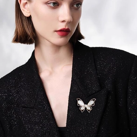 Elegante Broche De Mariposa Con Nácar Y Zirconia Vintage Tono Dorado Perla Artificial Pin De Corsé Para Accesorio De Traje Mujer
