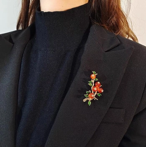 Vintage High-End Kaki Frucht Brosche Für Damen Gold Legierung Zweig Rote Glasierte Perlen Grüne Emaille Blatt Kleidung Pin Zubehör
