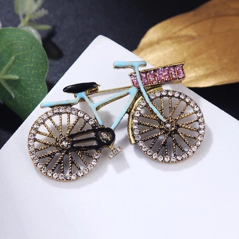 Vintage Bicycle Alloy Brooch With Enamel Drip And Rhinestone Accents Retro Decorative Pin For Banquet Party Unisex Jewelry Accessory