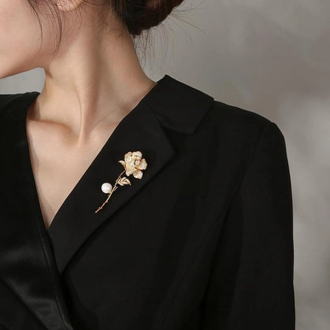 Elegante Spilla a Forma di Fiore di Rosa Dorata per Donna Con Strass e Perla Artificiale Lega Gioielli Vintage per Decorazione Abito