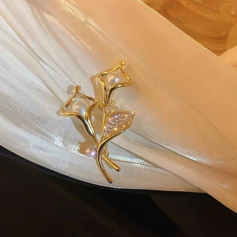 Elegante Spilla a Fiore in Lega di Callas con Perle Artificiali e Strass per Donna Gioielli Spilla da Revers per Abito Vintage