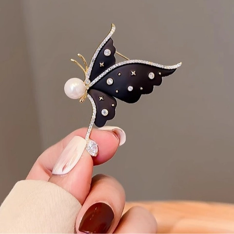 Elegante Spilla a Farfalla in Lega Con Grande Perla Artificial e Strass Intarsiato Vintage Farfalla Corsage per Matrimonio Festa Donna Gioielli