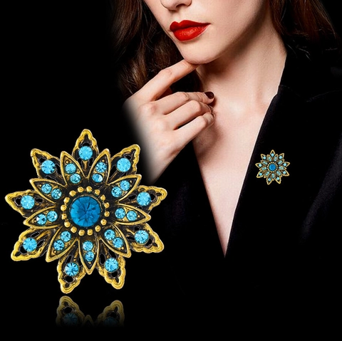 Vintage Palace Style Antique Gold Flower Brooch Alloy Rhinestone Small Badge Pin For Women Clothing Bag Decoration Jewelry