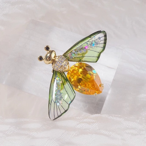 Elegant Alloy Rhinestone Bee Brooch Pin Vintage Insect Design Artificial Gemstone Jewelry For Women Banquet Party Dress Decoration