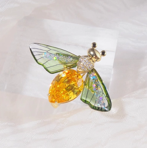 Elegant Alloy Rhinestone Bee Brooch Pin Vintage Insect Design Artificial Gemstone Jewelry For Women Banquet Party Dress Decoration