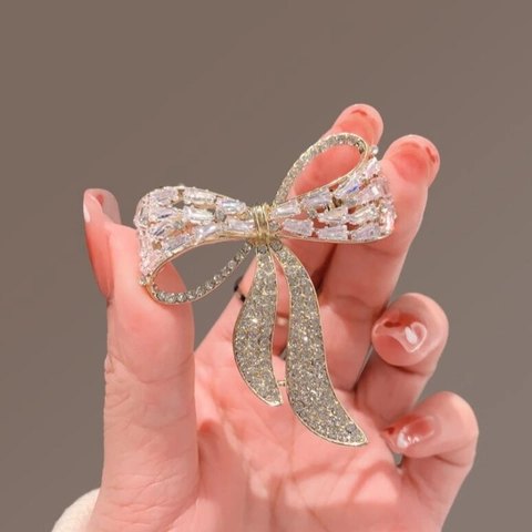 Luxueuse Broche Nœud Papillon Or pour Femme Avec Strass Étincelants Incrustés Broche Nœud pour Costume Pull Robe Accessoires Mode