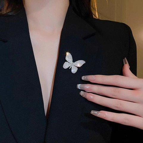 Broche Papillon Élégante pour Femmes Or Argent Alliage Strass Incrusté Épingle Accessoires de Costume Raffinés Bijoux de Mode Cadeau