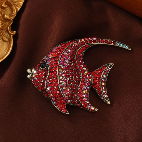 Vintage Alloy Rhinestone Tropical Fish Brooch For Women Fashion Gradient Crystal Animal Breastpin Shawl Buckle Jewelry Gift