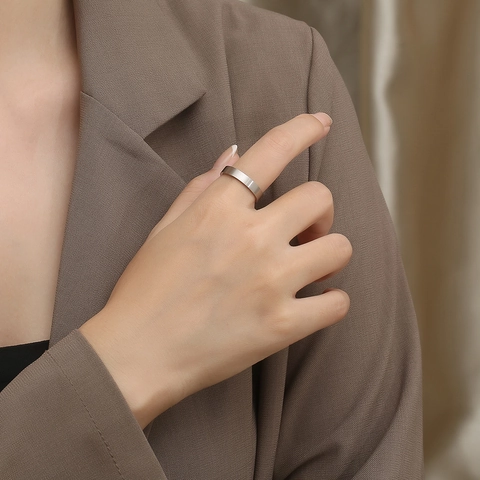 Bague en Acier Inoxydable Minimaliste Pour Hommes Femmes Finition Mate Brossée Style Industriel Simple Bijoux de Mode Non Sexistes Cadeau