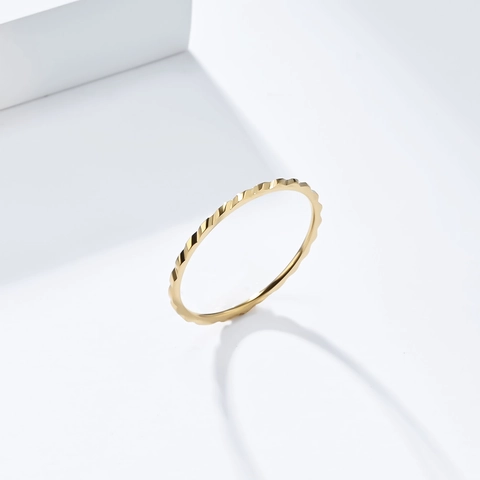 Minimalist Stainless Steel Wave Ring For Women Stackable Commuter Jewelry Gold Silver Rose Gold Extra Fine Finger Ring