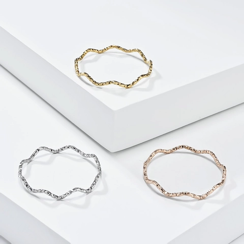Anillo Minimalista Ondulado de Acero Inoxidable para Mujer Elegante Pulido Fino Anillo Apilable Joyería de Moda Regalo