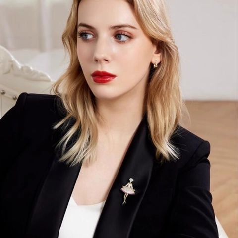 Elegant Ballet Girl Dancer Brooch Gold Color Alloy Rhinestone Sparkling Pin Jewelry For Women Suit Dress Accessories Gift