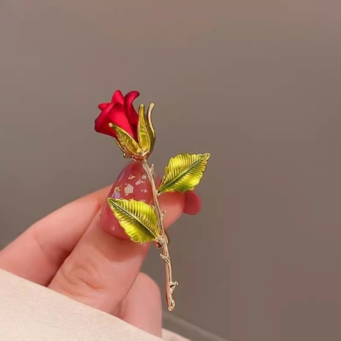 Lussuosa Spilla a Forma di Rosa Rossa in Lega di Zinco Elegante Spilla in Smalto Floreale per Decorazione di Abiti e Cappotti da Donna Gioielli Regalo