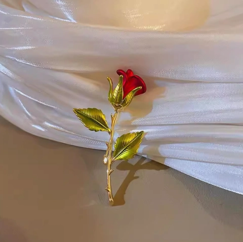 Lussuosa Spilla a Forma di Rosa Rossa in Lega di Zinco Elegante Spilla in Smalto Floreale per Decorazione di Abiti e Cappotti da Donna Gioielli Regalo