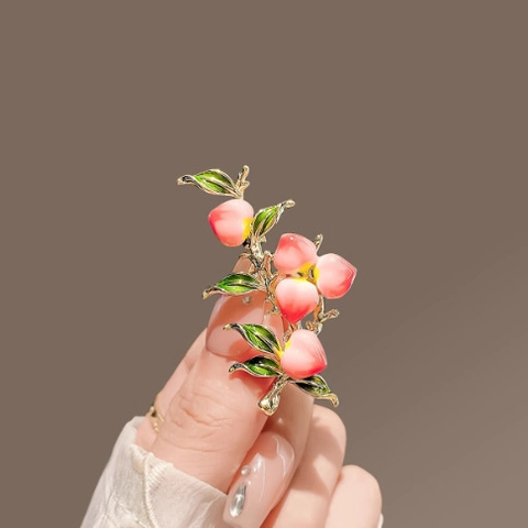 Elegante Spilla a Ramo di Frutto della Pesca in Lega di Zinco Rosa Con Foglie Verdi Design in Colla a Goccia per Donna Accessori Abbigliamento Moda