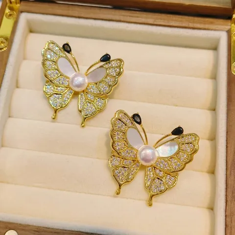 Broche de Mariposa de Lujo de Aleación Chapado en Oro con Nácar Zirconia Diamante de Imitación Perla Artificial Animal Ramillete para Mujer Joyería de Boda