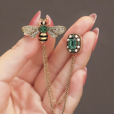 Spilla Vintage in Lega di Zinco con Ape e Catena con Strass Verde e Perla Artificiale Doppia Catena per Donna Gioielli per Feste