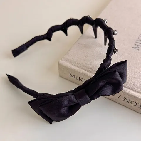 Serre-tête Élégant en Satin Noir avec Nœud et Dents Antidérapantes Serre-tête Ondulé avec Strass Accessoire Cheveux Femme