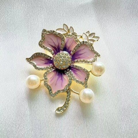 Elegante Spilla a Fiore di Lillà Viola per Donna Vintage in Lega con Strass e Perla Artificiale Spilla di Alta Qualità